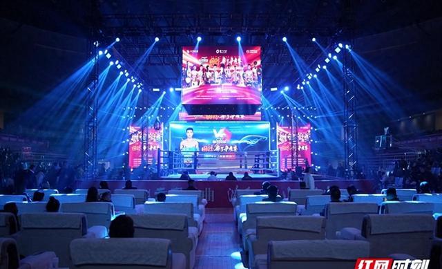 开云官方app入口-火爆比赛现场呈现场馆风云，球迷尽情欢呼