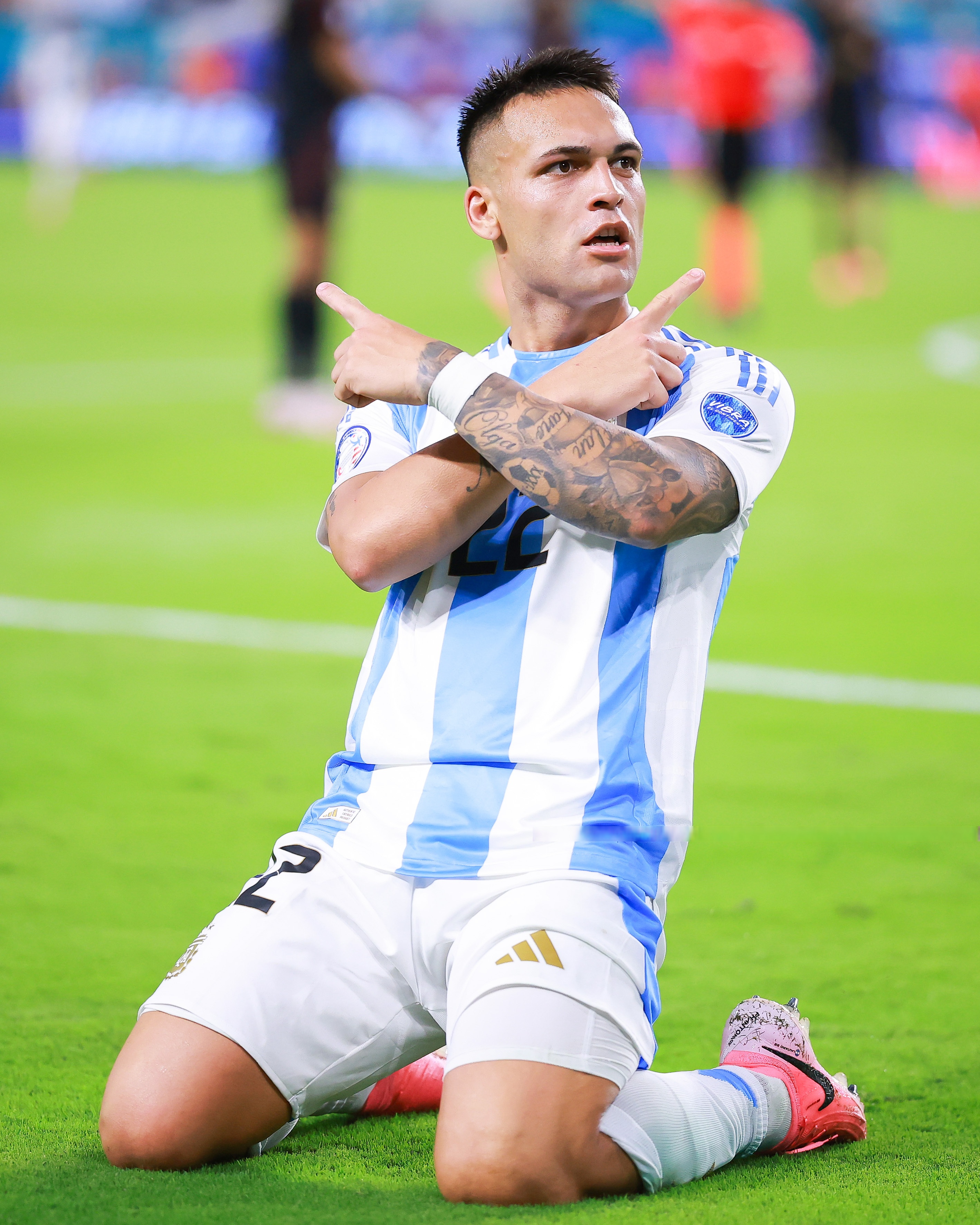 开云体育中国-阿根廷中场发挥出色，展现出强大实力